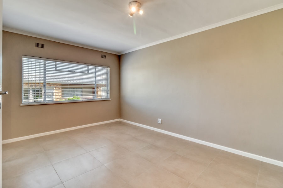 To Let 2 Bedroom Property for Rent in Lionviham Western Cape